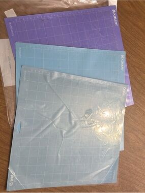 Cricut LightGrip & StrongGrip Cutting Mats - Blue & Purple